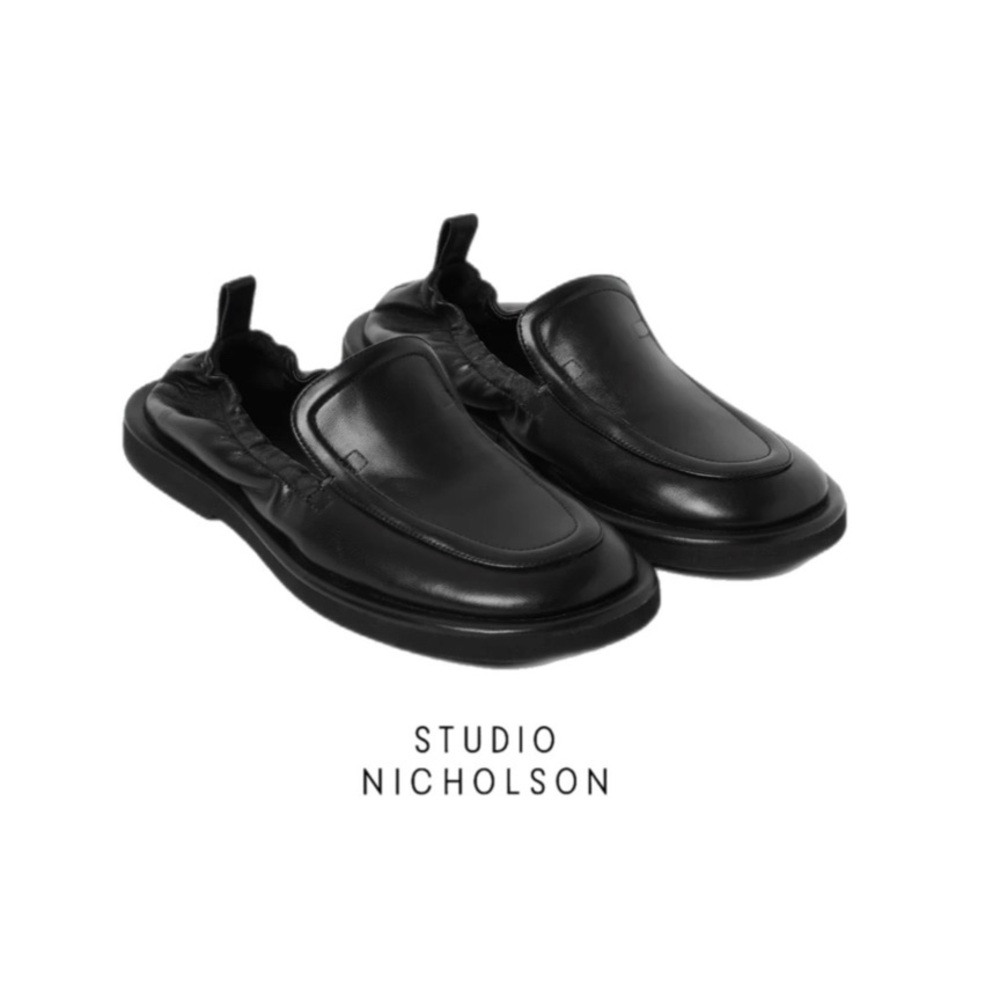 Donovan Shoe £450 Women’s Loafer in black leather